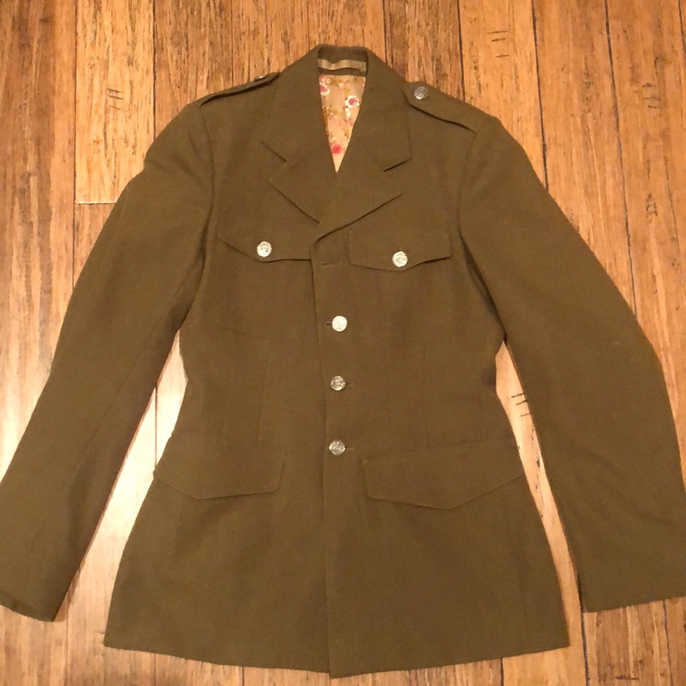 Women's vintage military blazer.